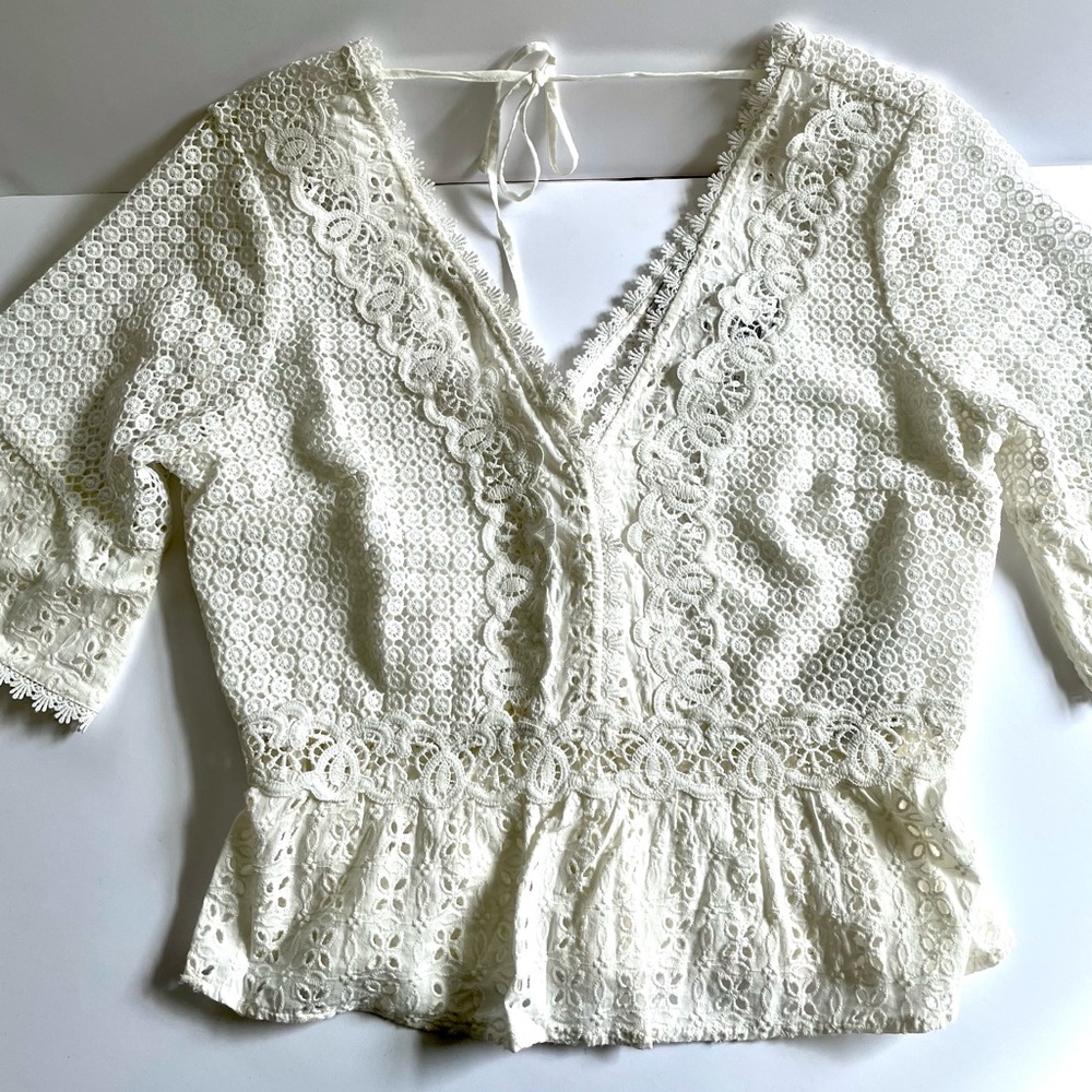 Abercrombie 3/4 sleeve v-neck eyelet blouse